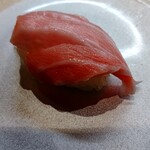 はま寿司 - 厚切り大トロですが、ネタの切り方も食べやすくなっており、舌触りもよいです。