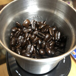 ゴンゾウ カフェ&ビーンズ - 黒光りする深煎りのリントン