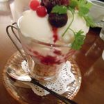 サッポロ珈琲館 - ベリーベリーヨーグルトパフェ