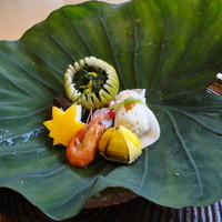 妙見石原荘 食菜石蔵 - 菊のお浸し、鮎の甘露煮、絹かつぎ、蕪寿司など