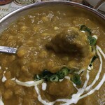 ナンカレーハウス - マトンダルゴッシュのアップ。豆カレーの中にマトンが埋もれてます