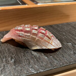 匠 進吾 - 旨味溢れて、しっかりしてきた鯵。包丁の入れ方の違いも楽しく。