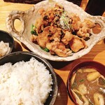 鮮魚と本格地酒 和創 さくらの庭 - 若鶏の唐揚げ定食 800円