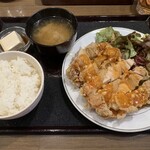 とり居酒屋 天然居 - 油淋鶏定食です。（2021年6月）