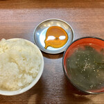 Horumon Chan Suke - 定食のごはんとワカメスープ