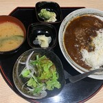 札幌駅北口酒場 めしと純米 - 馬すじカレー