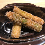 温石 - おかき揚げはこちらのスペシャリテではありますが、おかき揚げの軽やかで香ばしい衣にはこのアスパラの迸るジューシーさはぴったり(^O^)／