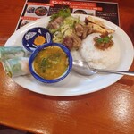 タン・カフェ - ワンプレートに盛られたタンカフェセット