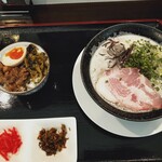 龍潭酒家 - 特製豚骨ラーメン，魯肉飯