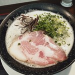 龍潭酒家 - 特製豚骨ラーメン