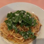 モッツァレラチーズとバジルのトマトソース 