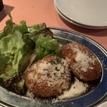 バカイゥン - 燻製したチーズを包んだホタテ