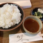 とんかつ富義 - ソースはフルーティーな甘口。