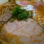 くじら食堂bazar - 食べる前に、スープの表面をよく観察します。味のイメージを膨らませてから、実際にすすって答え合わせをすると楽しい