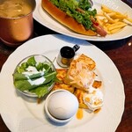 星乃珈琲店  - ホットドッグ&ポテトとフレンチトースト