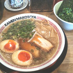 Ramen Makotoya - 背脂醤油と温玉トッピング