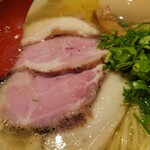 麺屋 翔 - チャーシュー　軍鶏特製塩ラーメン