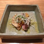 とり茶太郎 - 鳥肉のマリネ（左：茶太郎鶏の胸肉 右：ほろほろ鳥のもも肉）