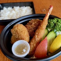 【ミックスフライ（海老フライ・メンチカツ・蟹クリームコロッケ）】