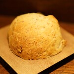 アカ - 自家製のライ麦パン