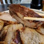 丸長中華そば店 - チャーシューリフト