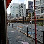 丸長中華そば店 - 中央線とテントは同じオレンジ色