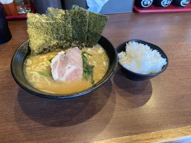 横浜ラーメン 弐七家 白根本店 鶴ケ峰 ラーメン 食べログ