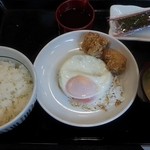 なか卯 - 朝唐：目玉焼き唐揚げ定食280円