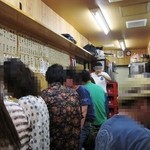 Motsuyaki Ban - 帰り際にはお店は満席