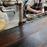 丸長中華そば店 - 目の前