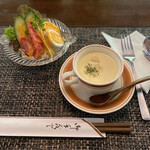 Cafe Suimei - サラダとコーンスープ。