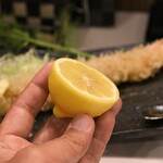 とん唐てん - 特大海老フライ　一本揚げ