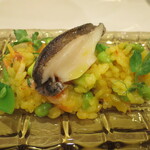 イタリアンレストラン Zucca - 鮑を添えた生桜海老、枝豆、サフランのリゾット