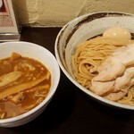 づゅる麺 池田 - 味玉鶏チャーシューつけ麺(1,100円)。