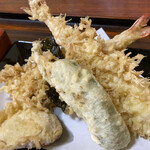 富士 - 海老天2尾、ピーマン天、さつまいも天、海苔天
      どれもサクサクで美味しかったです