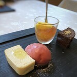 ラ ルカンダ - ◆デザート・・少量ずつ4種盛られていて、どれも食後にいい品。
