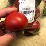 海老名グリーンセンター農産物展示即売所 - このトマト、大当り！