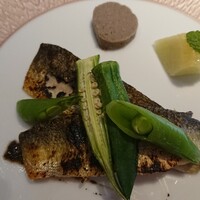 ウラノ - 鮎の炙り焼き、鮎のパテとメロン、ライム、アップ