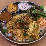 AASHIRWAD - チキンのビリヤニ、1,300円＋カレー2種類100円