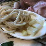 寿製麺 よしかわ - 麺と葱