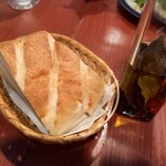 西大寺バル - フォカッチャとオリーブオイル