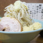 ラーメン慶次郎 - ラーメン（麺増し）＋ヤサイマシニンニクマシマシ辛もやし