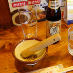 クック・ファン - とんかつ用の胡麻をすって待ちます。