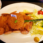 クック・ファン - キャタピラー部がリッツで表現されているのが面白い♪