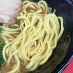 家系ラーメン 佐々喜家 - 酒井の麺は細め。