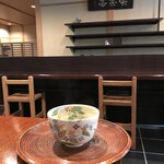 一保堂茶舗 喫茶室 嘉木 - 店内　カウンター席もあります(^^)