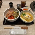 Yakiniku Sansuien - ★トントロ丼（塩・800円）★※ハーフ冷麺 付き
