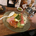 海老丸らーめん - 目の前でチーズを削っていくぅ！