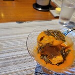 SUGALABO - 冷たいトマトのガスパチョ 兵庫県三田の蓴菜 根室の雲丹