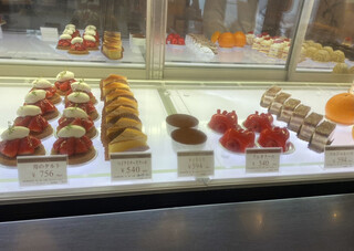 h Patisserie Chez KOBE - ショーケース2